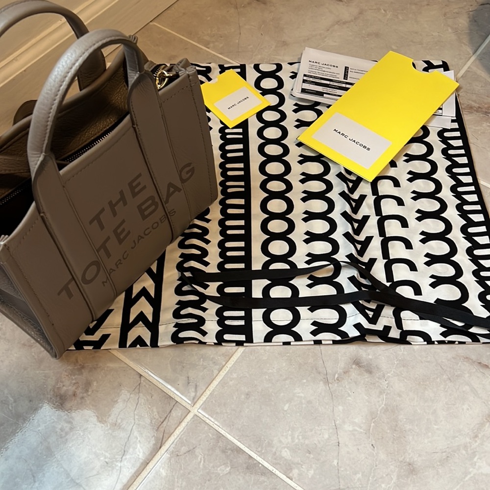 Marc Jacobs Leather The Tote Bag